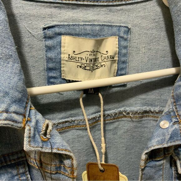 ASHLEY VINTAGE CHARM Faded Blue Denim Jean Jacket Womens Size Medium - Picture 3 of 8